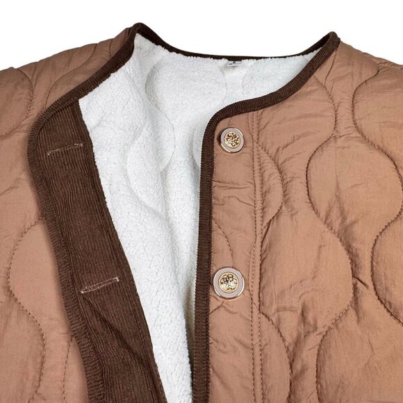 NWOT Quilted Vest Sz XL Tan Sherpa Lining Gold Buttons Pockets Preppy Comfy Boxy - Picture 4 of 10